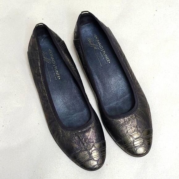 Donald J. PlinerĀ Women'sāGoldāFlatsāSizeā6 - Picture 11 of 13
